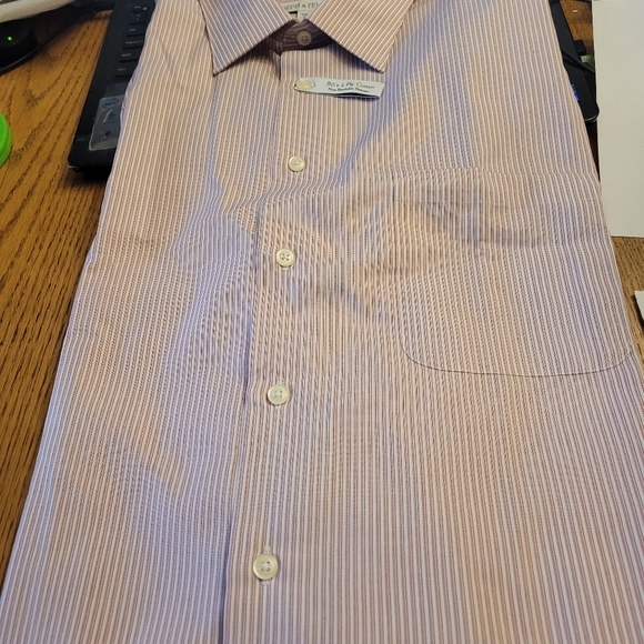 Man's Shirt - Picture 3 of 7